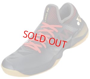 画像1: 【送料無料】【35%OFF】YONEXバドミントンシューズ　パワークッションコンフォートZ2　ブラックレッド/SHBCFZ2 (1)